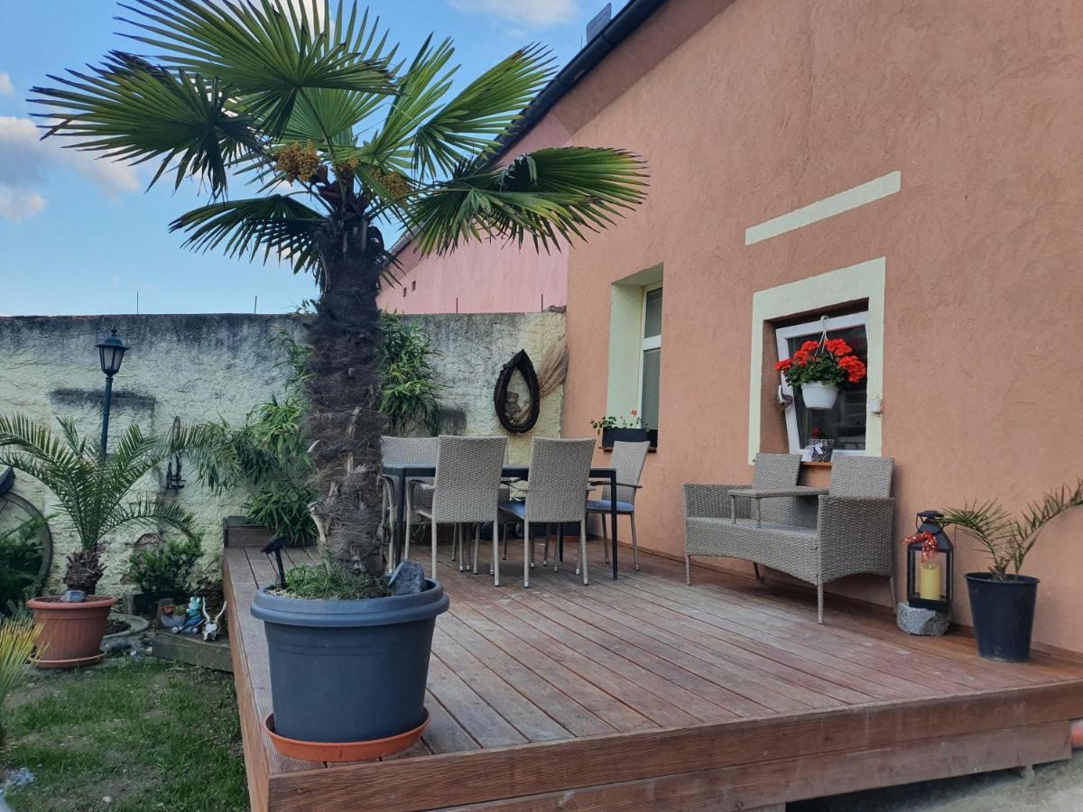 Farm Stay Nh Stables Nyrany Extérieur photo