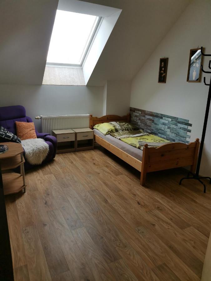 Farm Stay Nh Stables Nyrany Extérieur photo