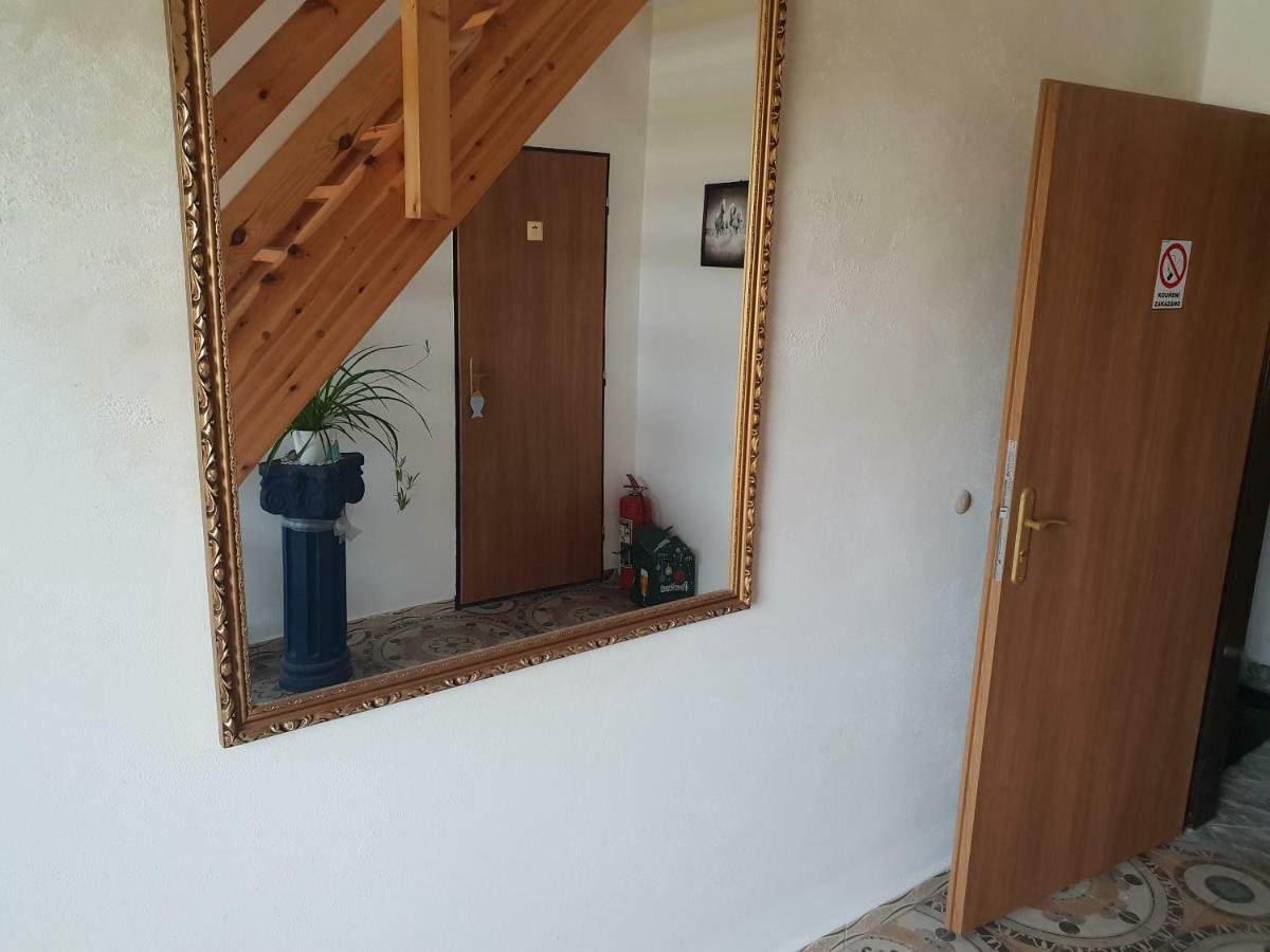 Farm Stay Nh Stables Nyrany Extérieur photo